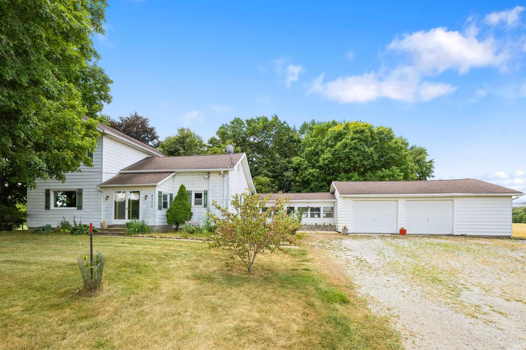 Photo of 4352 County Road 41, Auburn, IN 46706 (MLS # 202630112)