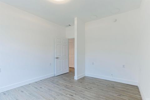 Tiny photo for 4024 Addison Street, South Bend, IN 46614 (MLS # 202613548)