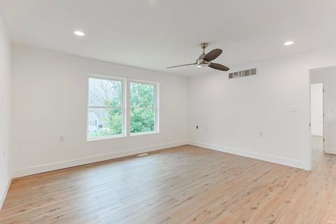 Tiny photo for 4024 Addison Street, South Bend, IN 46614 (MLS # 202613548)