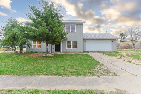 Tiny photo for 4024 Addison Street, South Bend, IN 46614 (MLS # 202613548)