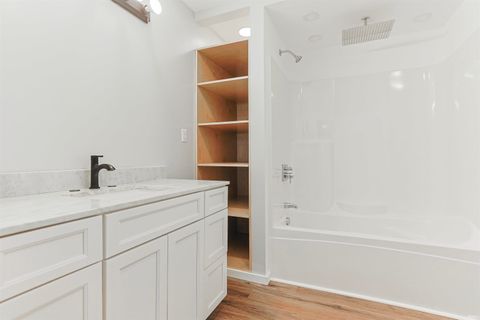 Tiny photo for 4024 Addison Street, South Bend, IN 46614 (MLS # 202613548)