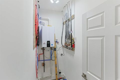 Tiny photo for 4024 Addison Street, South Bend, IN 46614 (MLS # 202613548)