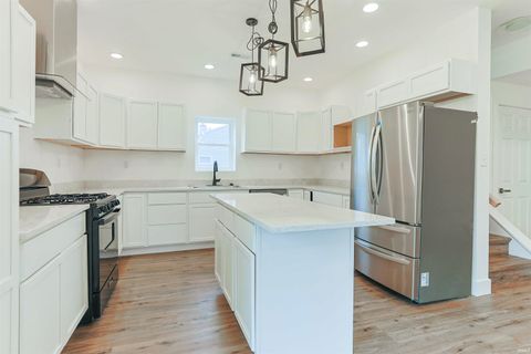 Tiny photo for 4024 Addison Street, South Bend, IN 46614 (MLS # 202613548)