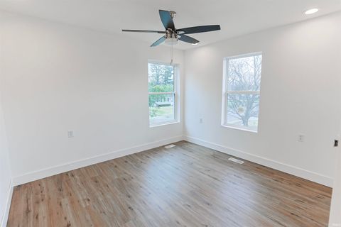 Tiny photo for 4024 Addison Street, South Bend, IN 46614 (MLS # 202613548)