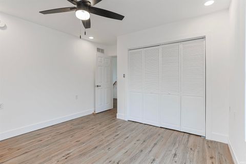 Tiny photo for 4024 Addison Street, South Bend, IN 46614 (MLS # 202613548)