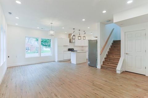 Tiny photo for 4024 Addison Street, South Bend, IN 46614 (MLS # 202613548)