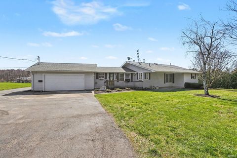 Photo of 53582 State Road 13, Middlebury, IN 46540 (MLS # 202613733)