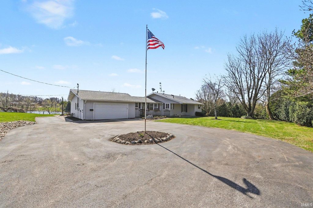 Photo of 53582 State Road 13, Middlebury, IN 46540 (MLS # 202613733)