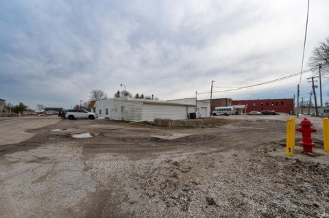 Tiny photo for 315 N Jefferson Street, Converse, IN 46919 (MLS # 202605089)