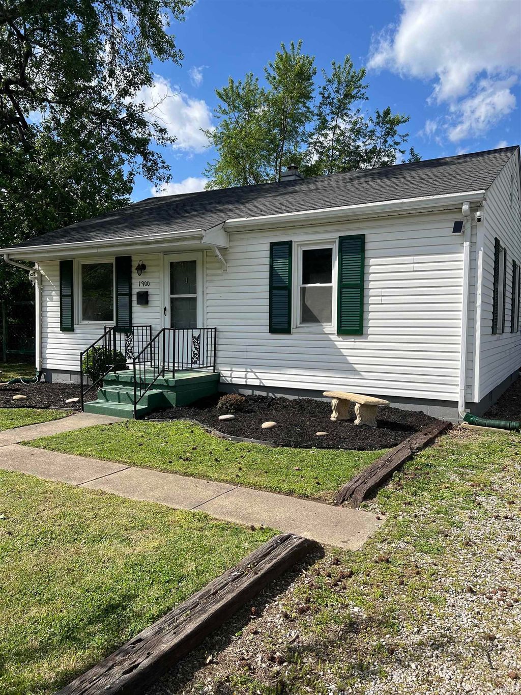 Photo of 1900 Cass Avenue, Evansville, IN 47714 (MLS # 202614405)