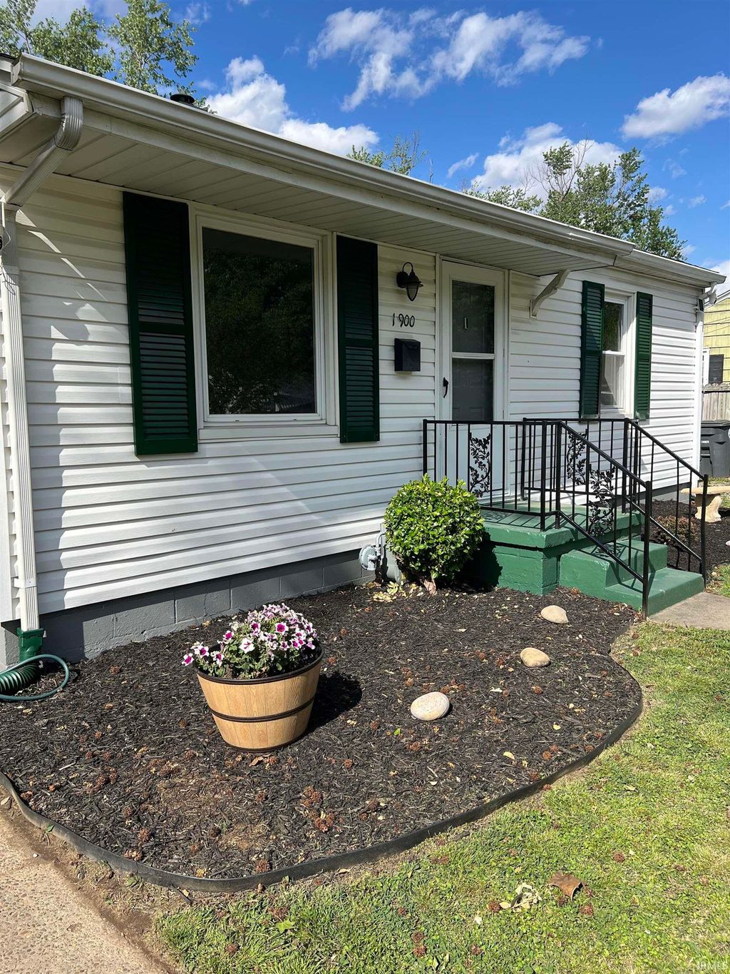 Photo of 1900 Cass Avenue, Evansville, IN 47714 (MLS # 202614405)