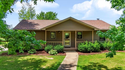 Photo of 6982 S 125 W, Trafalgar, IN 46181 (MLS # 202631372)