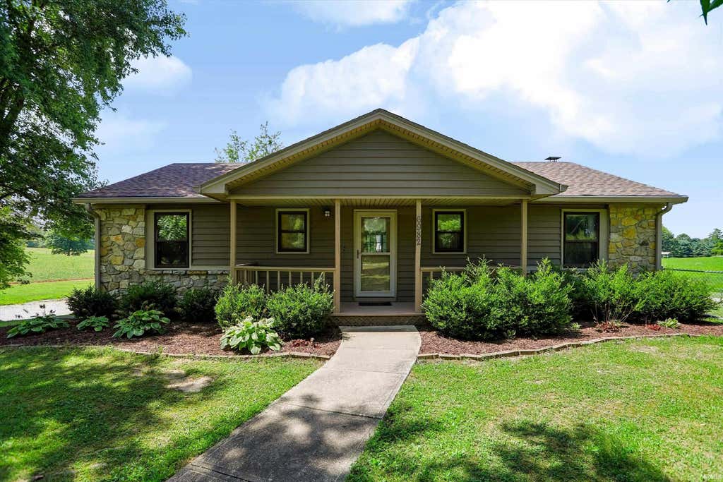Photo of 6982 S 125 W, Trafalgar, IN 46181 (MLS # 202631372)
