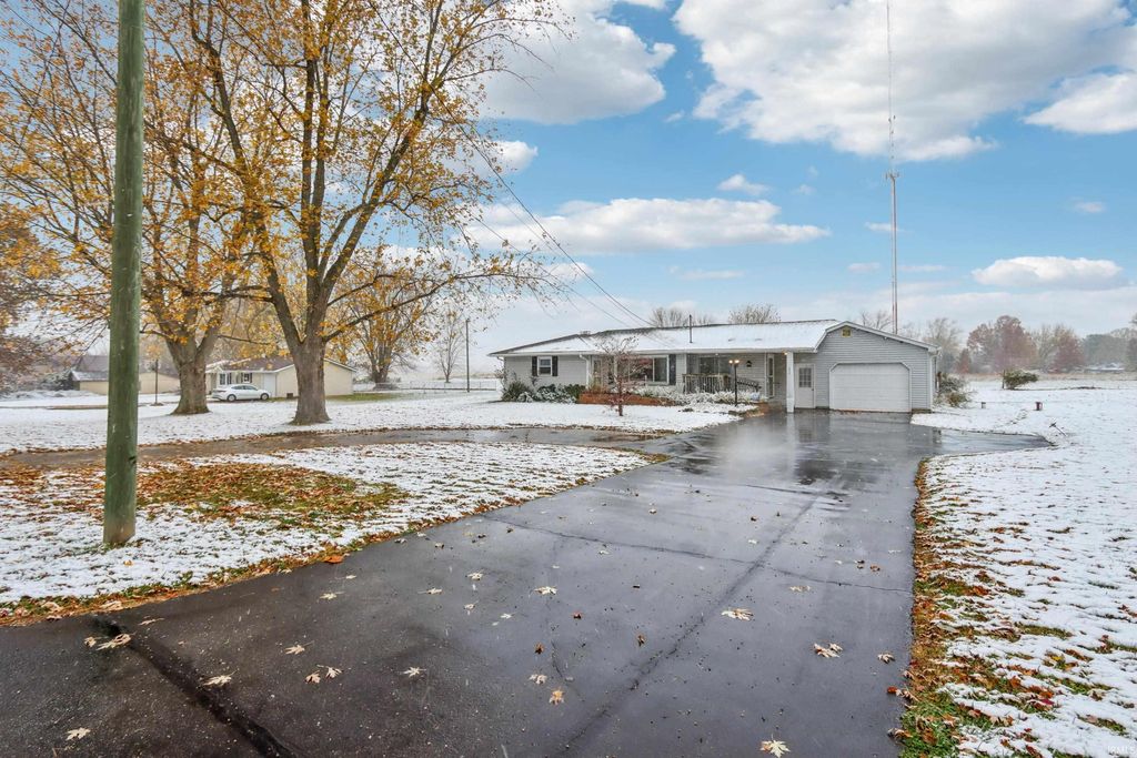 Photo of 1670 W Old Waynetown Road, Crawfordsville, IN 47933 (MLS # 202545567)