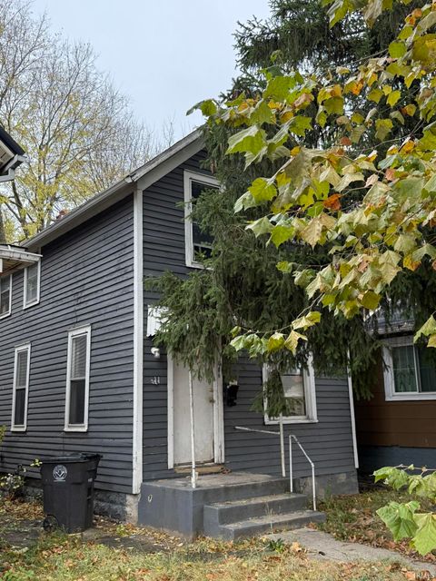 Photo of 411 wiebke Street, Fort Wayne, IN 46806 (MLS # 202544060) Photo of 411 wiebke Street, Fort Wayne, IN 46806 (MLS # 202544060)
