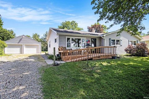 Photo of 25595 Kern Road, South Bend, IN 46614 (MLS # 202536297) Photo of 25595 Kern Road, South Bend, IN 46614 (MLS # 202536297)