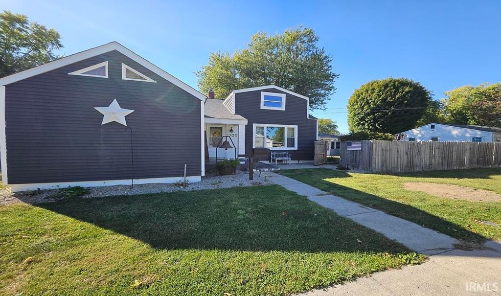 Photo of 1300 Myrtle Avenue, Frankfort, IN 46041 (MLS # 202541461)