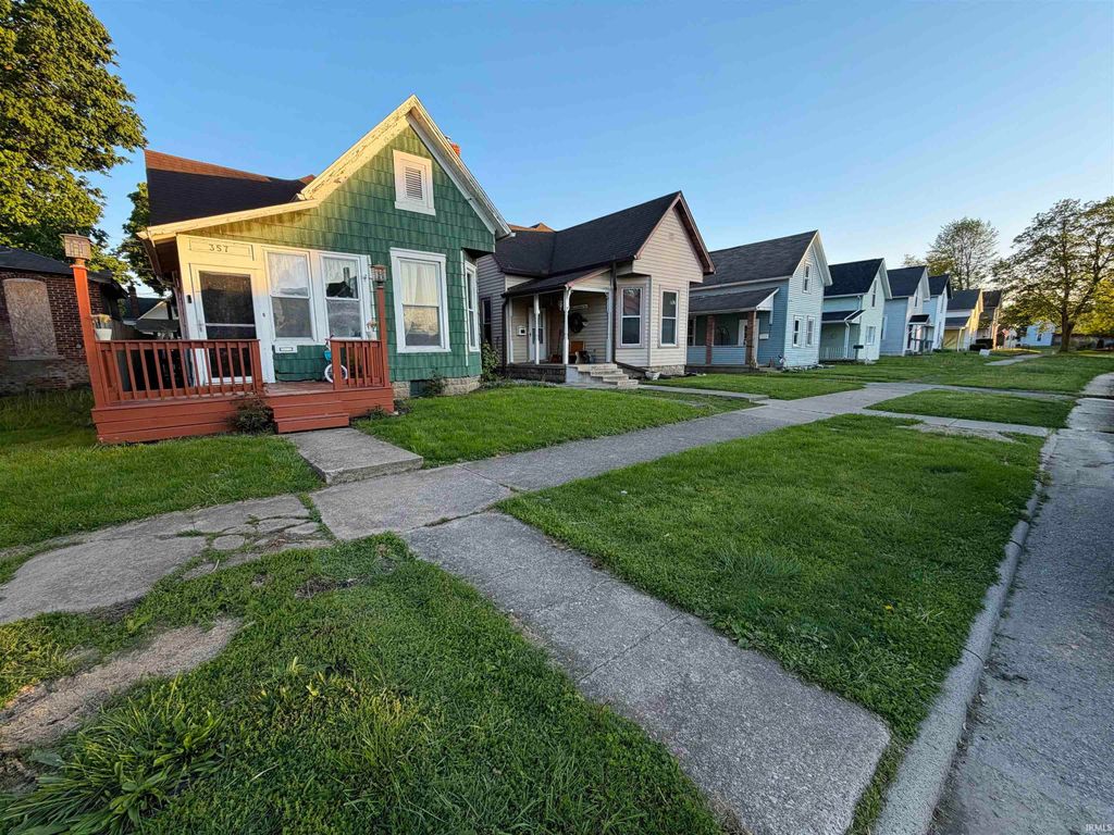 Photo of 357 W 5Th Street, Peru, IN 46970 (MLS # 202617157)