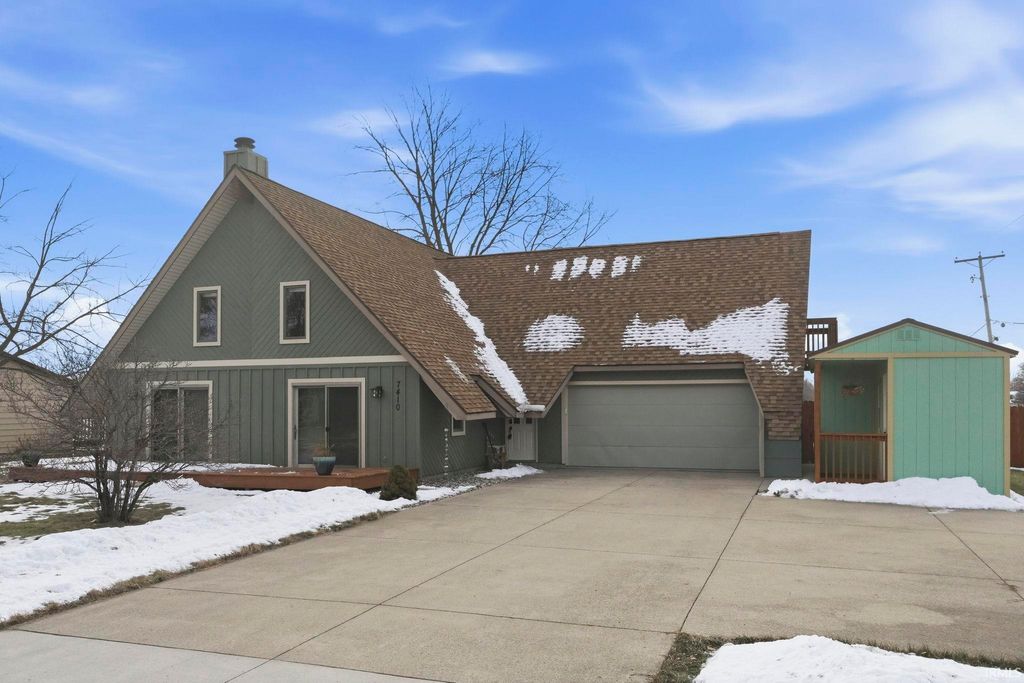 Photo of 7410 Diane Drive, Fort Wayne, IN 46835 (MLS # 202549131)