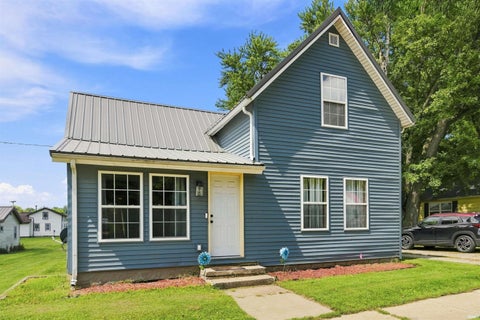 Photo of 712 N Cavin Street, Ligonier, IN 46767 (MLS # 202634189)