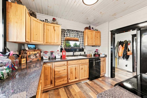 Tiny photo for 500 S County Road 700 E, Parker City, IN 47367 (MLS # 202629497)