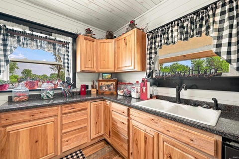 Tiny photo for 500 S County Road 700 E, Parker City, IN 47367 (MLS # 202629497)