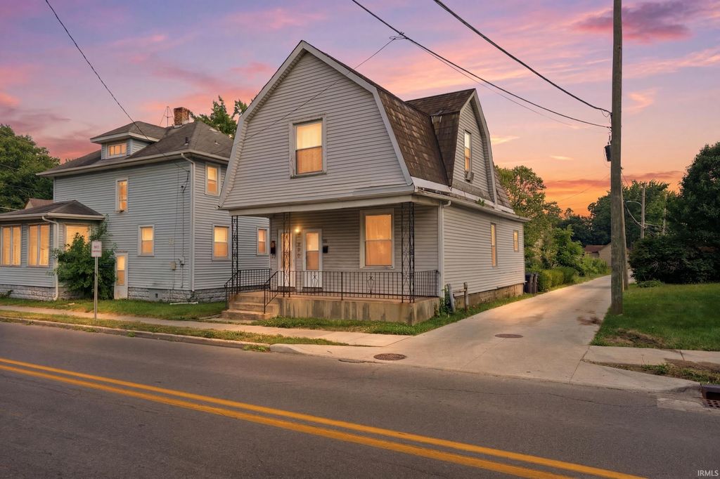Photo of 707 W Creighton Avenue, Fort Wayne, IN 46807 (MLS # 202629593)