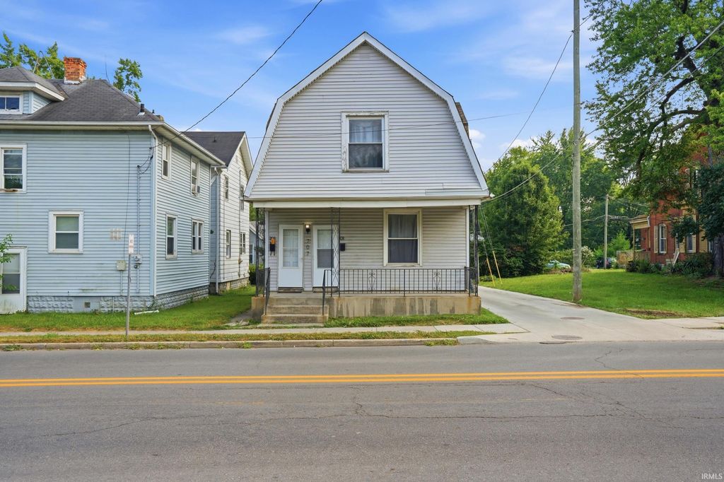 Photo of 707 W Creighton Avenue, Fort Wayne, IN 46807 (MLS # 202629593)