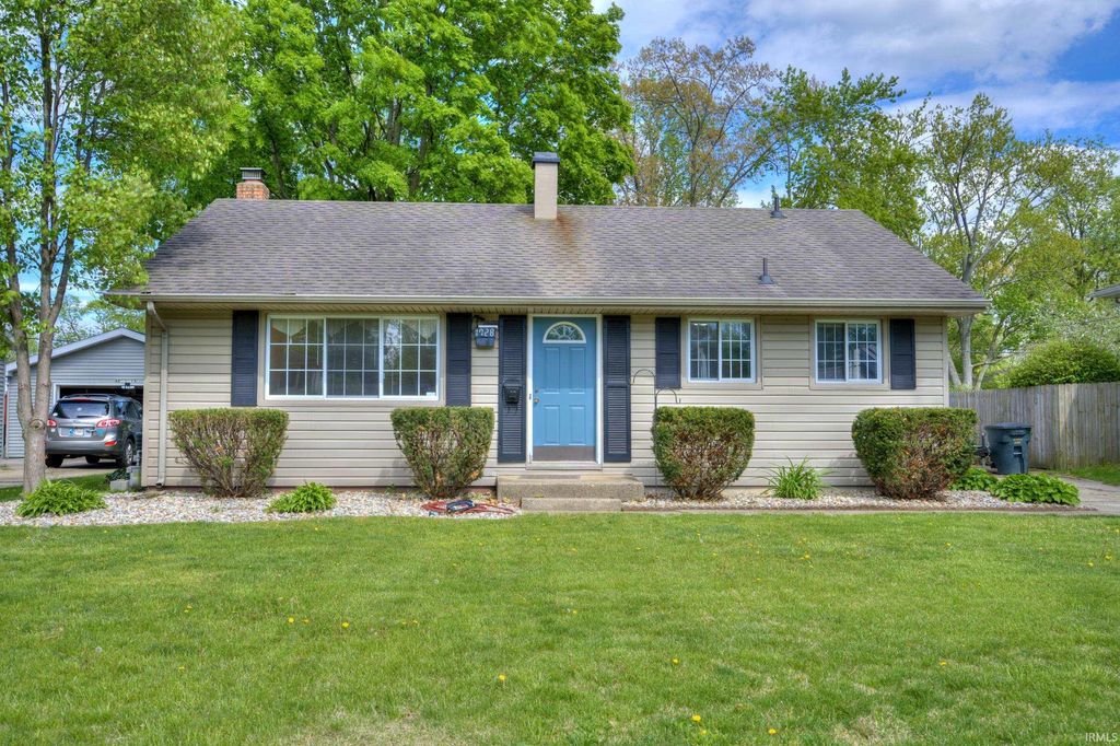 Photo of 1728 Winston Drive, South Bend, IN 46635 (MLS # 202547025)