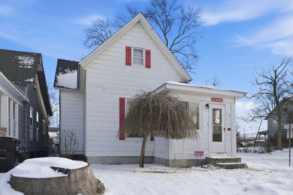 Photo of 219 S Harrison Street, Garrett, IN 46738 (MLS # 202548904)