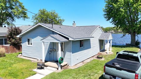 Tiny photo for 808 Terrace Bay Court, Monticello, IN 47960 (MLS # 202618374)