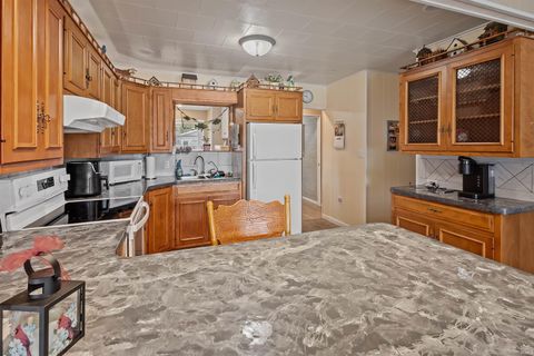 Tiny photo for 808 Terrace Bay Court, Monticello, IN 47960 (MLS # 202618374)