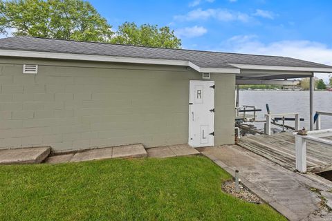 Tiny photo for 808 Terrace Bay Court, Monticello, IN 47960 (MLS # 202618374)