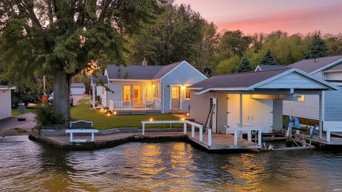 Tiny photo for 808 Terrace Bay Court, Monticello, IN 47960 (MLS # 202618374)