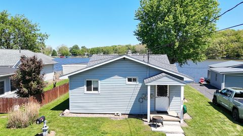 Tiny photo for 808 Terrace Bay Court, Monticello, IN 47960 (MLS # 202618374)