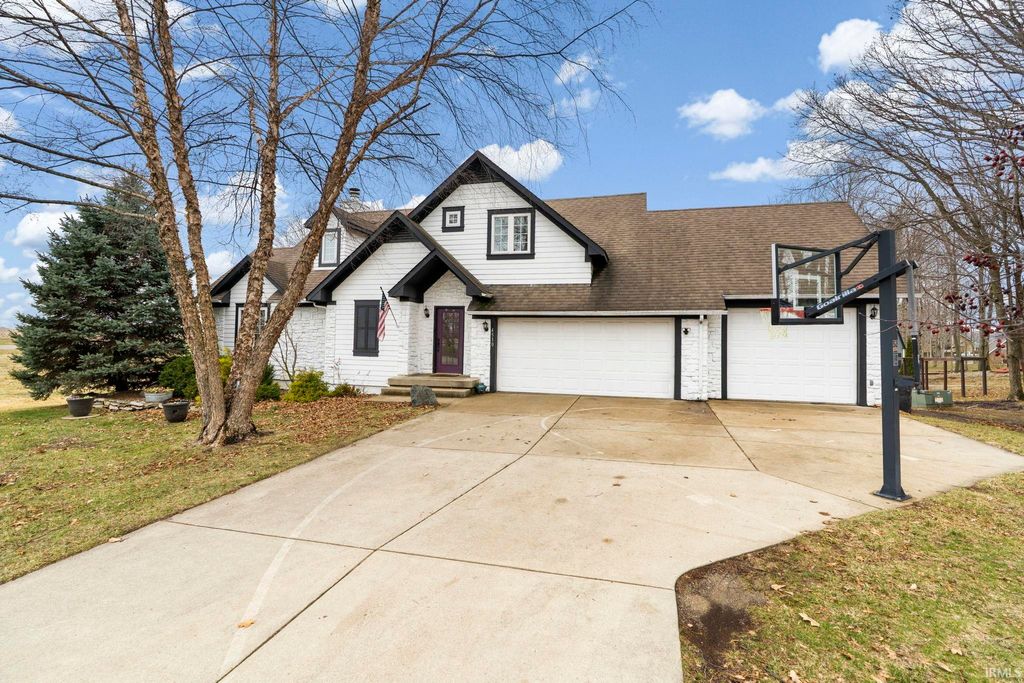 Photo of 4510 N WILDWOOD DR Dr, Frankfort, IN 46041 (MLS # 202607503)