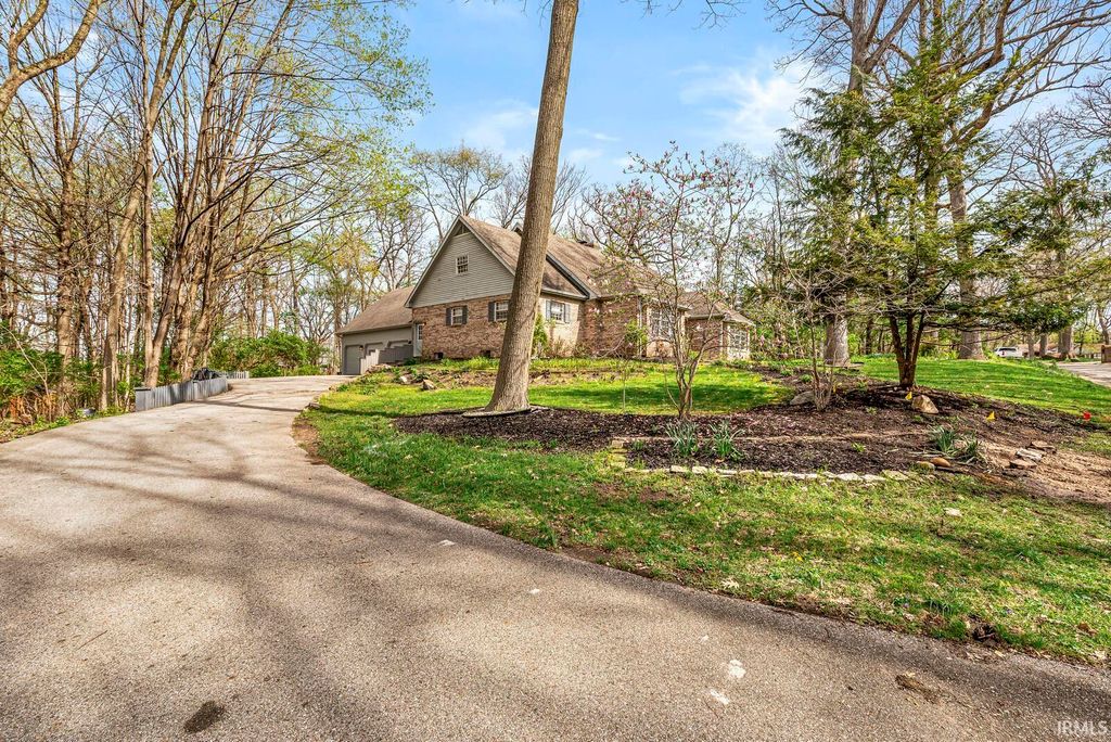 Photo of 2239 Topswood Lane, South Bend, IN 46614 (MLS # 202613928)