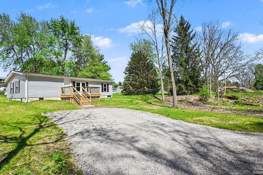 Photo of 412 S Maple Street, Milford, IN 46542 (MLS # 202615985)