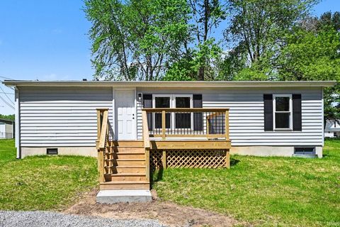 Photo of 412 S Maple Street, Milford, IN 46542 (MLS # 202615985)