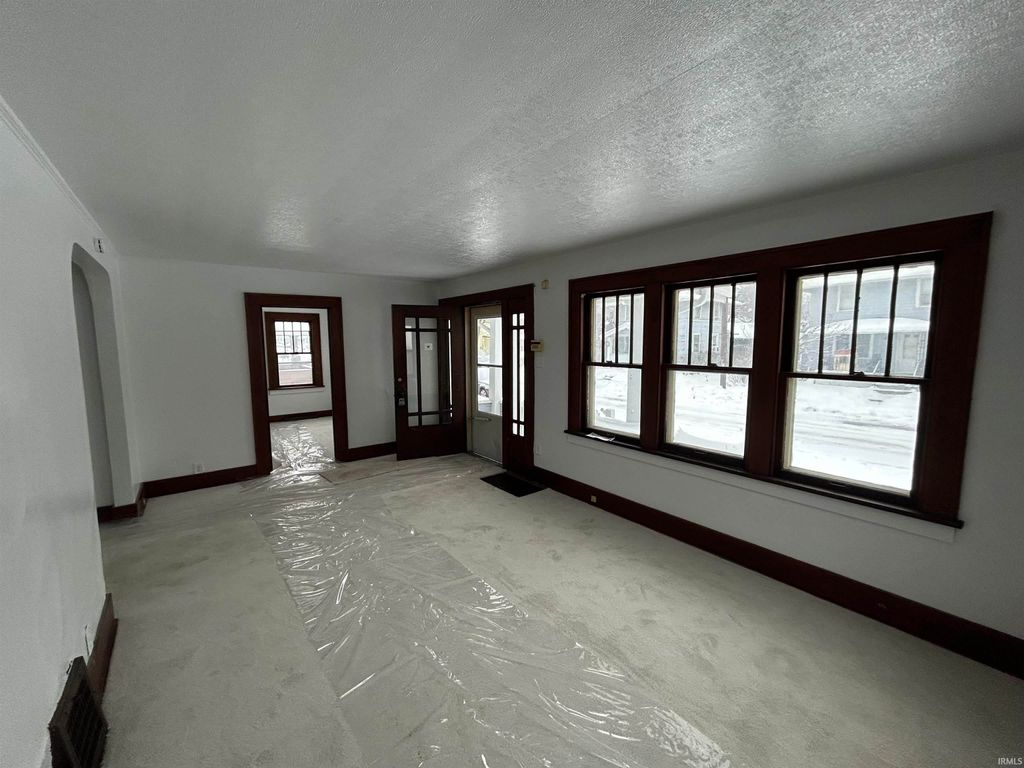 Photo of 407 W Lexington Avenue, Fort Wayne, IN 46807 (MLS # 202604377)