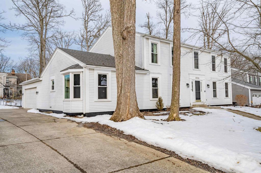 Photo of 9906 Woodstream Drive, Fort Wayne, IN 46804 (MLS # 202604656)