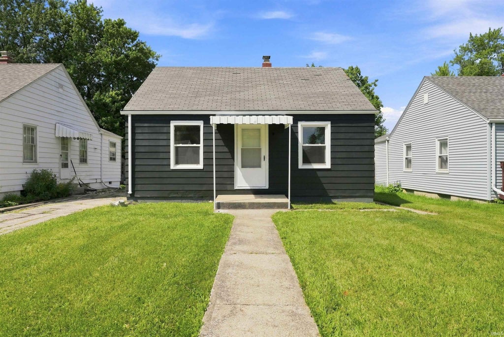 Photo of 1311 Ferguson Avenue, Fort Wayne, IN 46805 (MLS # 202631651)