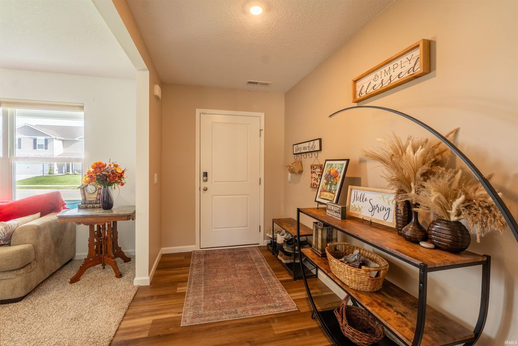 Photo of 11174 Traders Trace Way, Fort Wayne, IN 46835 (MLS # 202617969)
