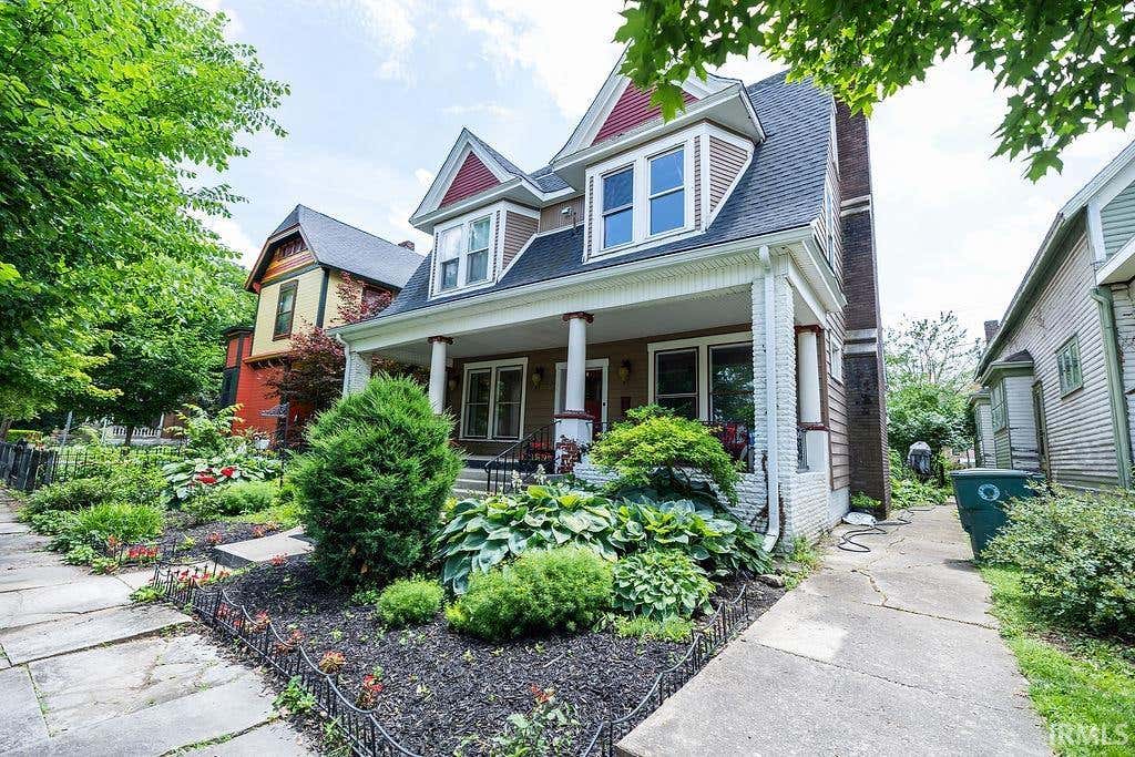 Photo of 719 E Washington Street, Muncie, IN 47305 (MLS # 202622923)