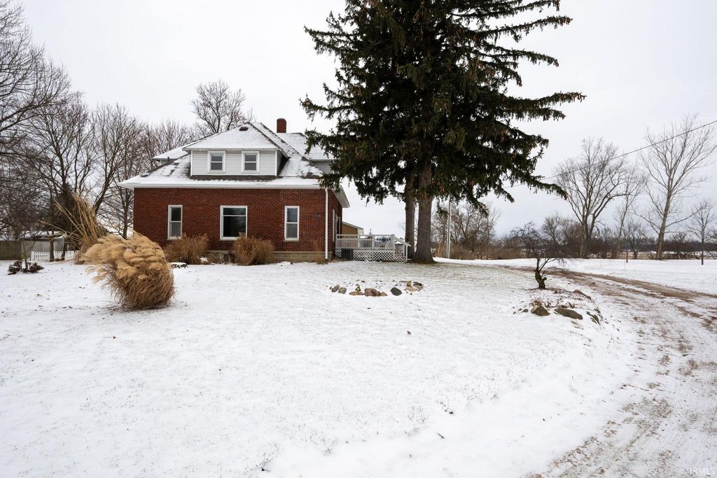 Photo of 4246 S school Street, Laotto, IN 46763 (MLS # 202603115)