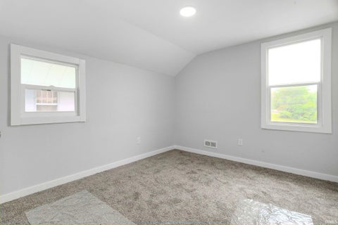 Tiny photo for 1046 Lawndale Avenue, South Bend, IN 46628 (MLS # 202641144)