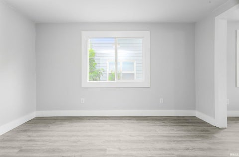 Tiny photo for 1046 Lawndale Avenue, South Bend, IN 46628 (MLS # 202641144)
