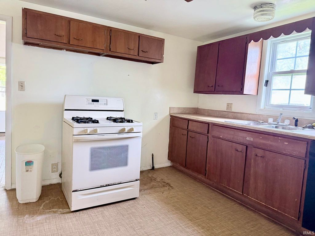 Photo of 955 S Shank Street, Portland, IN 47371 (MLS # 202623602)