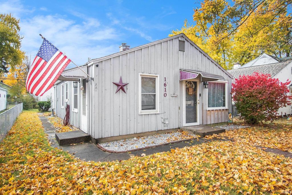 Photo of 1610 E Donald Street, South Bend, IN 46613 (MLS # 202545317)