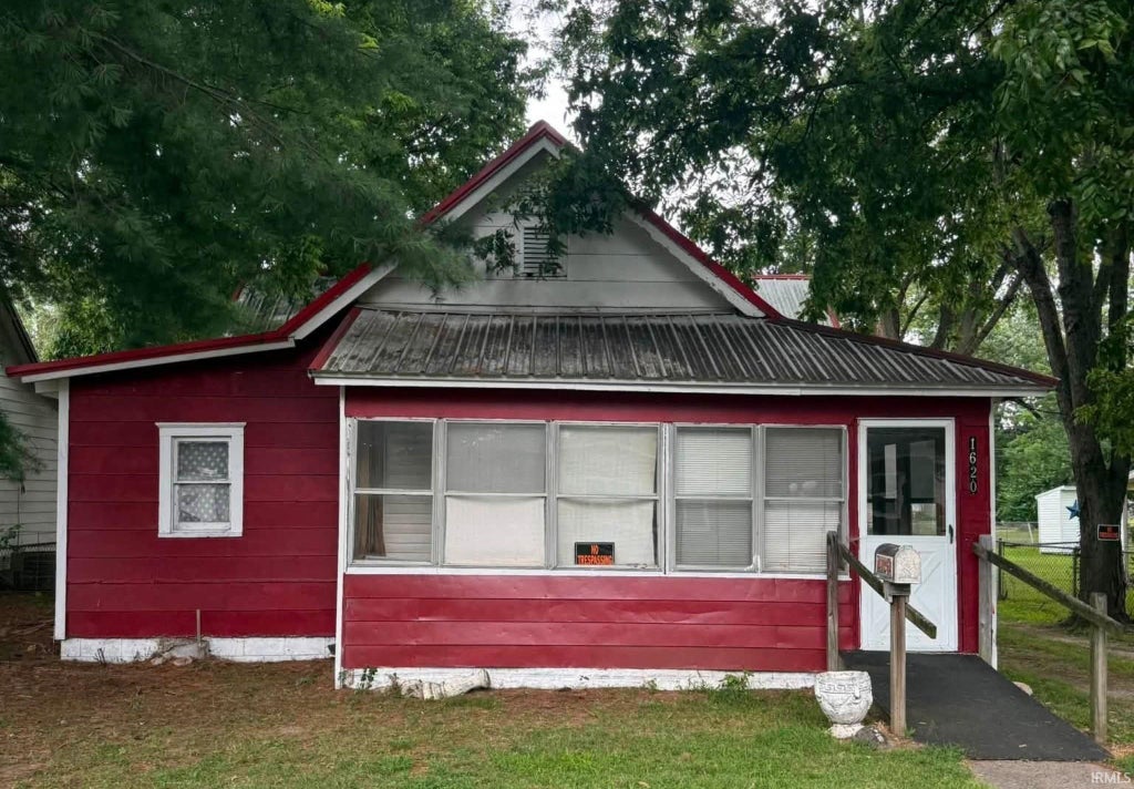 Photo of 1620 Mentor Street, Vincennes, IN 47591 (MLS # 202631999)
